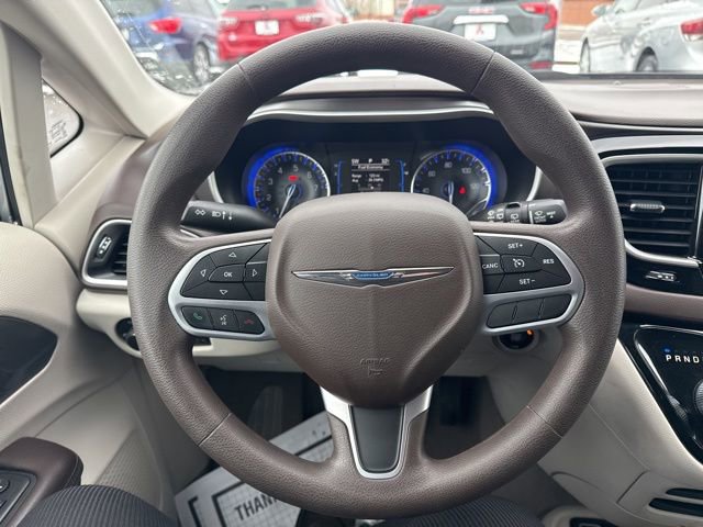 Used 2017 Chrysler Pacifica Touring image 23