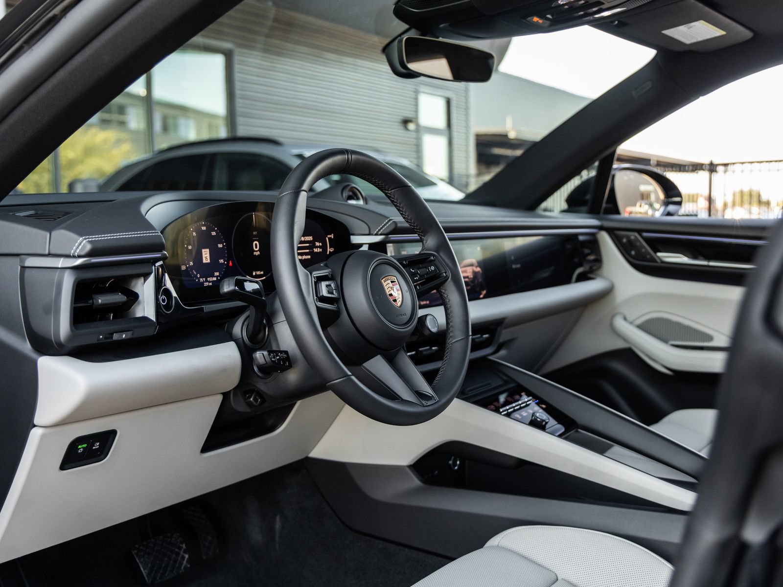 Used 2025 Porsche Macan 4 Electric AWD/4WD image 4