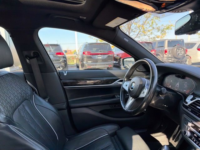 Used 2020 BMW 750i xDrive w/ M Sport Package AWD/4WD image 44