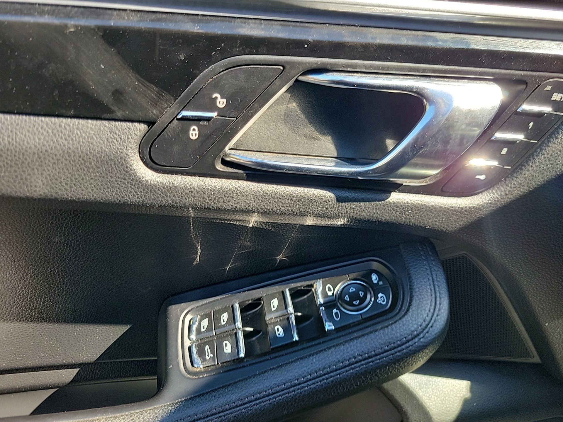 Used 2018 Porsche Macan S image 24