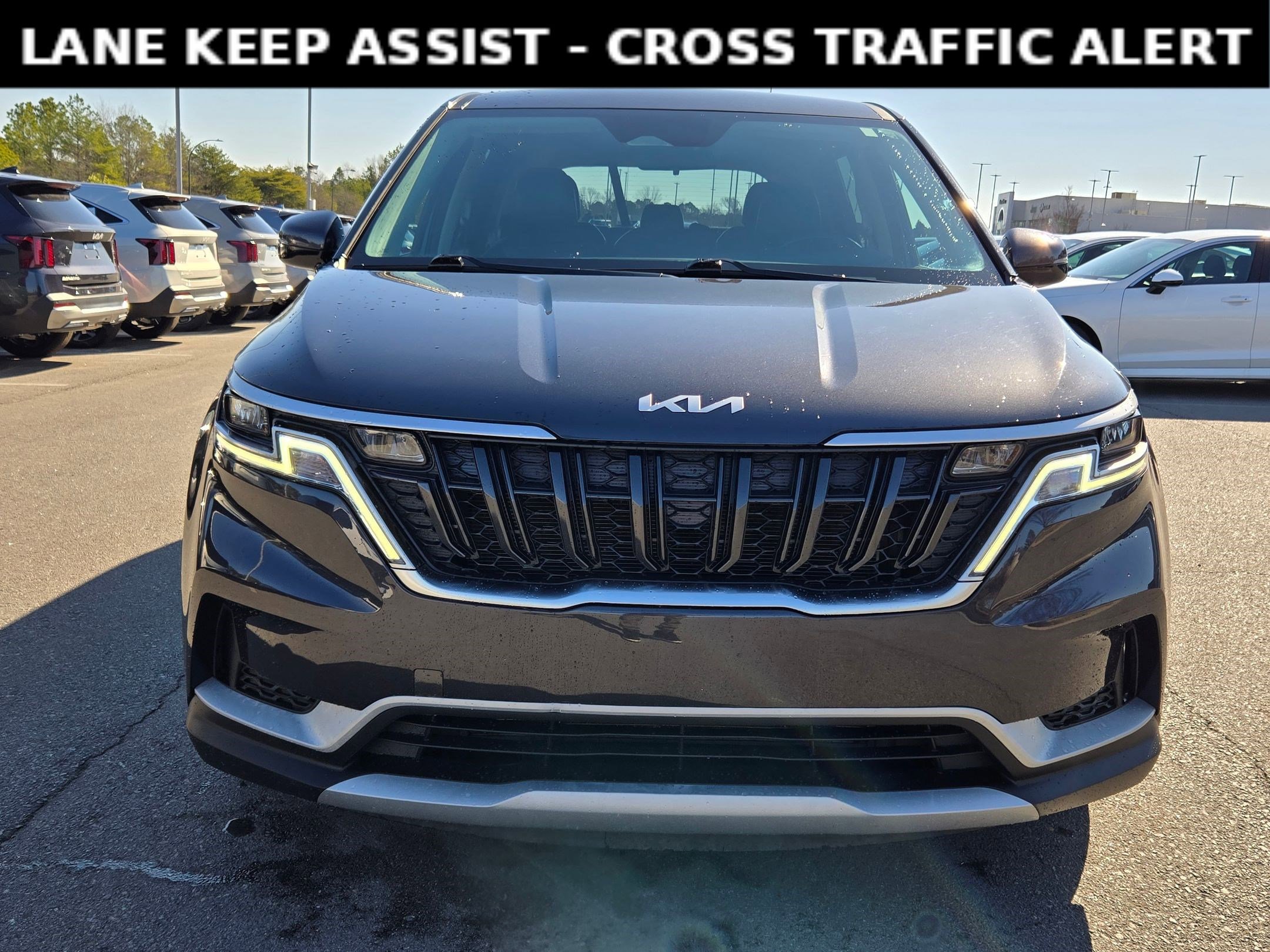 Certified 2023 Kia Carnival LX image 2