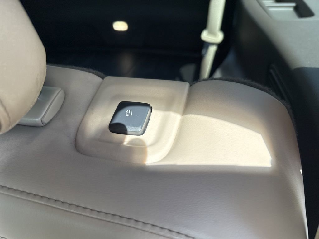 Used 2021 Lincoln Aviator Grand Touring w/ Elements Package Plus AWD/4WD image 47