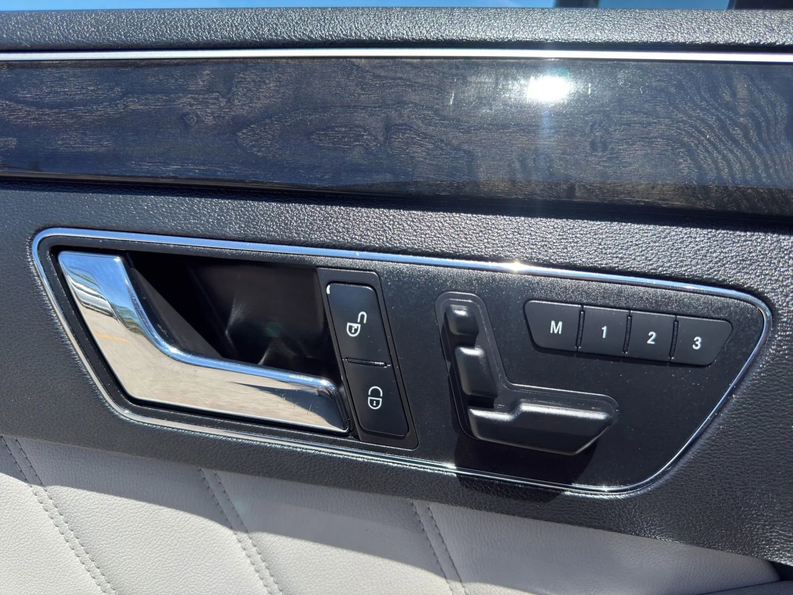 Used 2011 Mercedes-Benz E 350 E 350 4MATIC Sedan 4D image 29