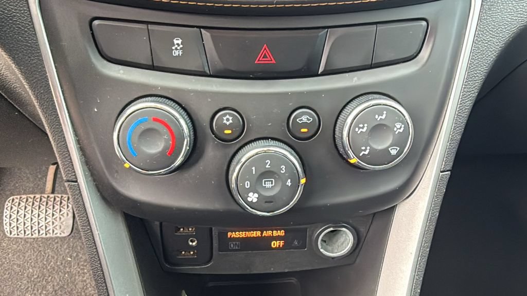 Used 2017 Chevrolet Trax LT w/ LT Convenience Package FWD image 33
