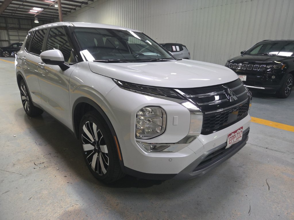 Used 2025 Mitsubishi Outlander SE AWD/4WD image 6
