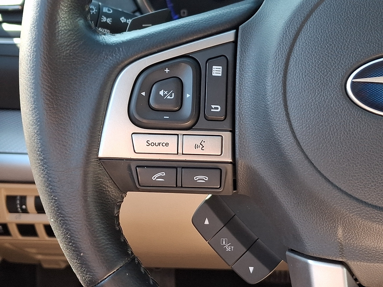 Used 2015 Subaru Legacy 2.5i Premium AWD/4WD image 20