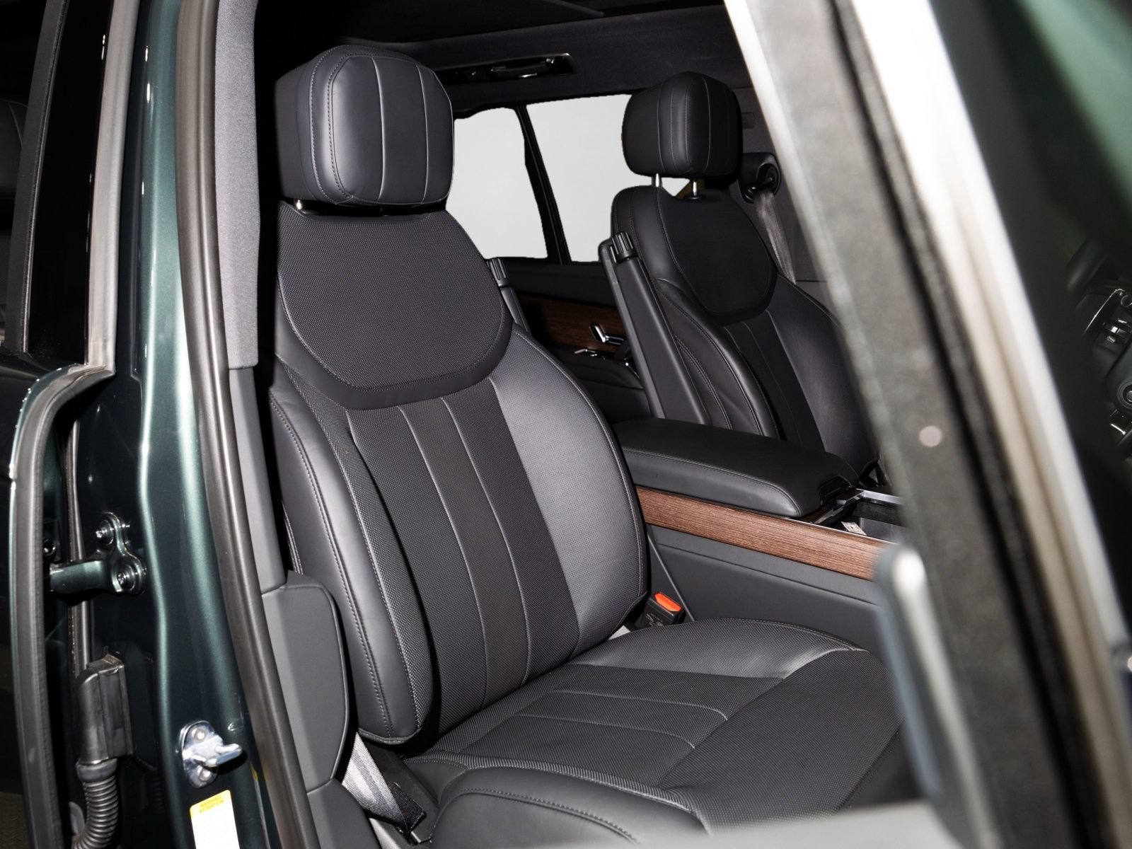 Used 2025 Land Rover Range Rover SE AWD/4WD image 31