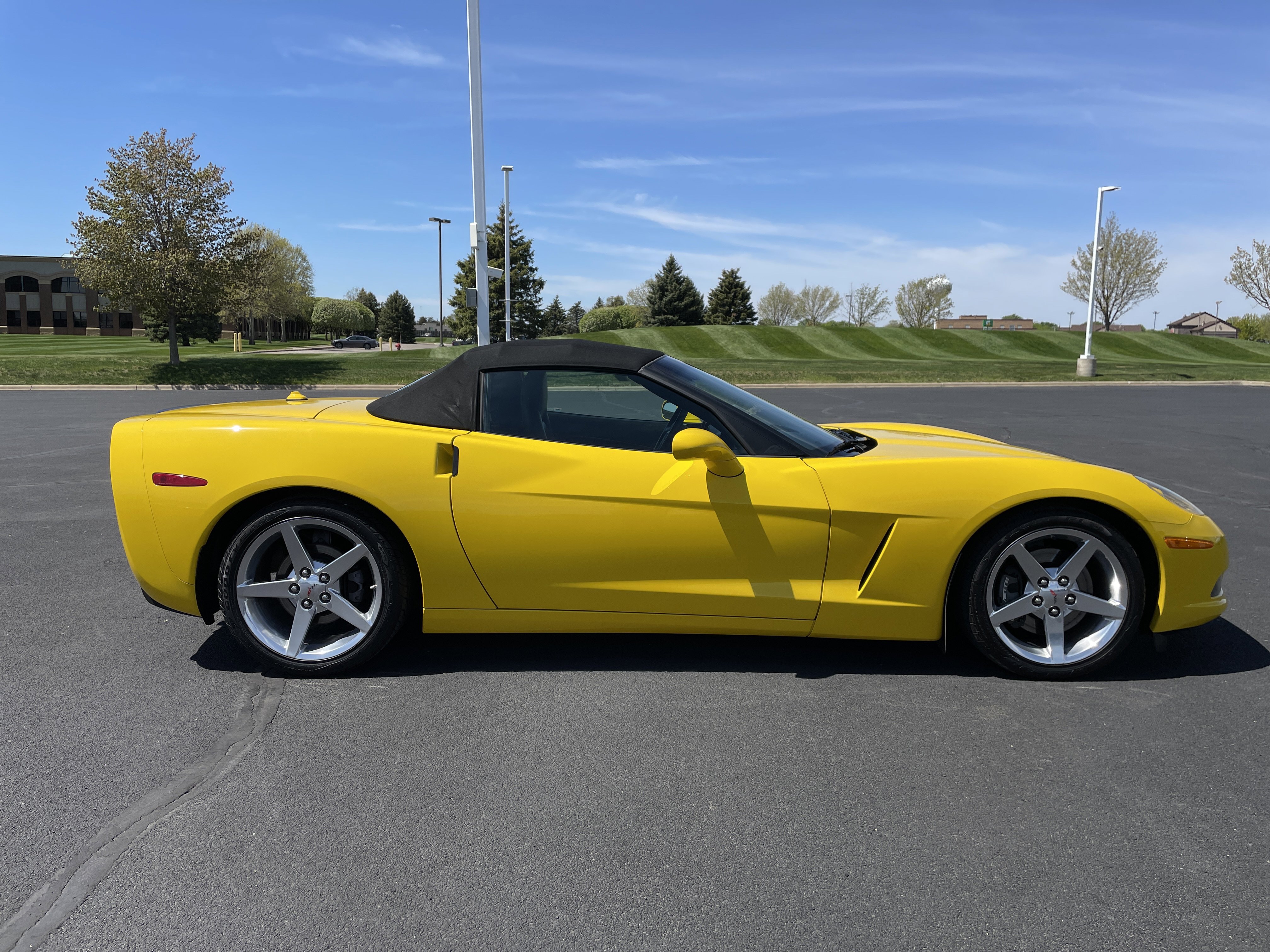 Used 2005 Chevrolet Corvette Convertible w/ Preferred Equipment Group RWD image 6