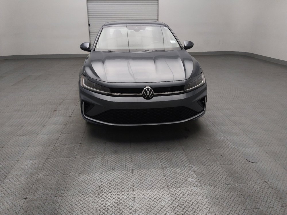 Used 2025 Volkswagen Jetta SE FWD image 14