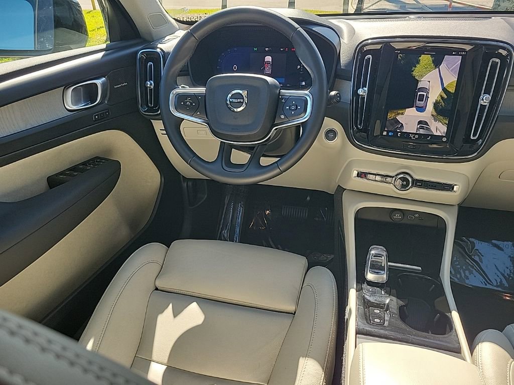 Used 2025 Volvo XC40 B5 Ultra image 10