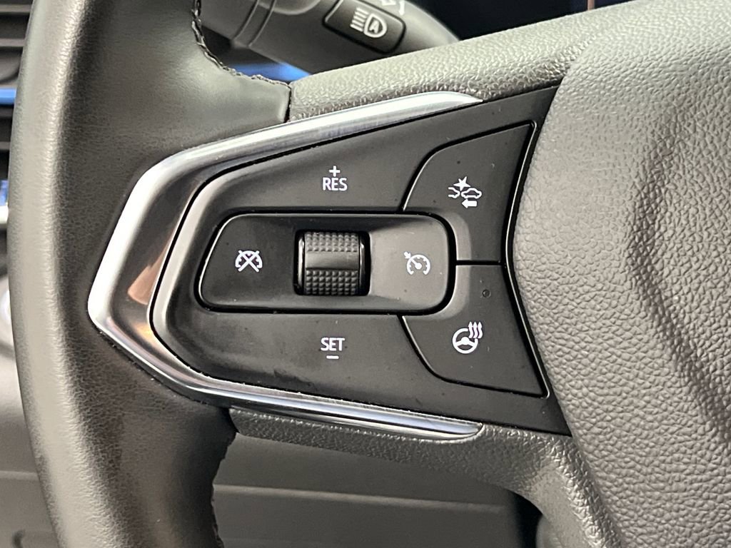 Used 2025 Chevrolet Trax LT w/ LT Convenience Package FWD image 38