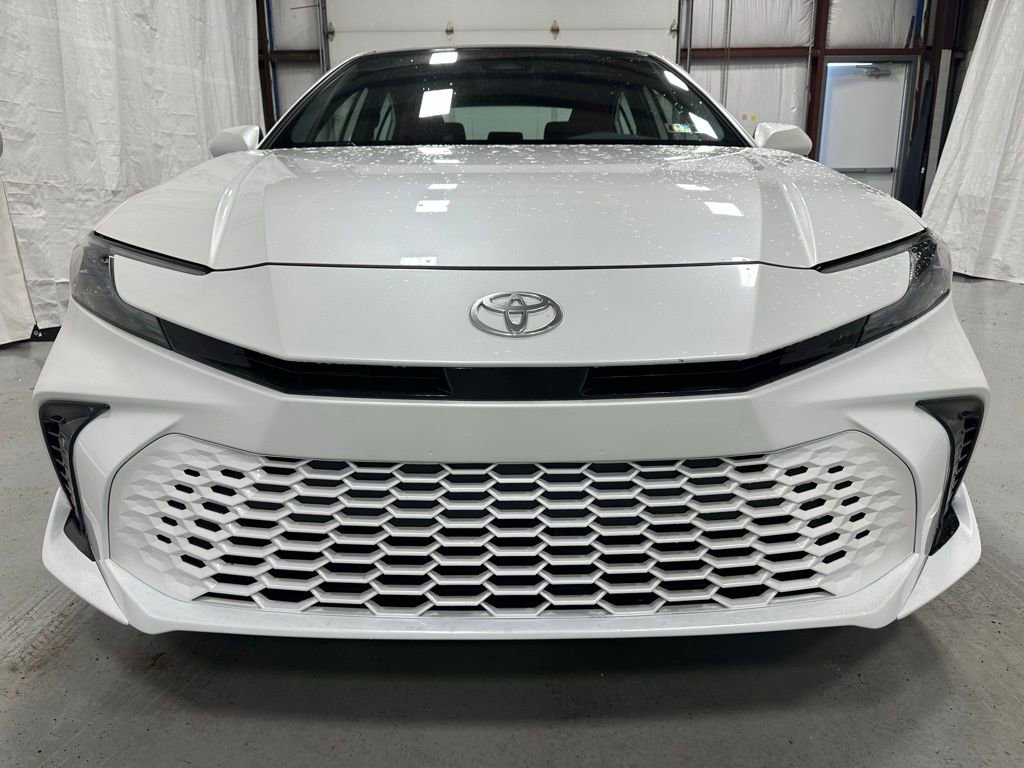 Used 2025 Toyota Camry XSE FWD image 2