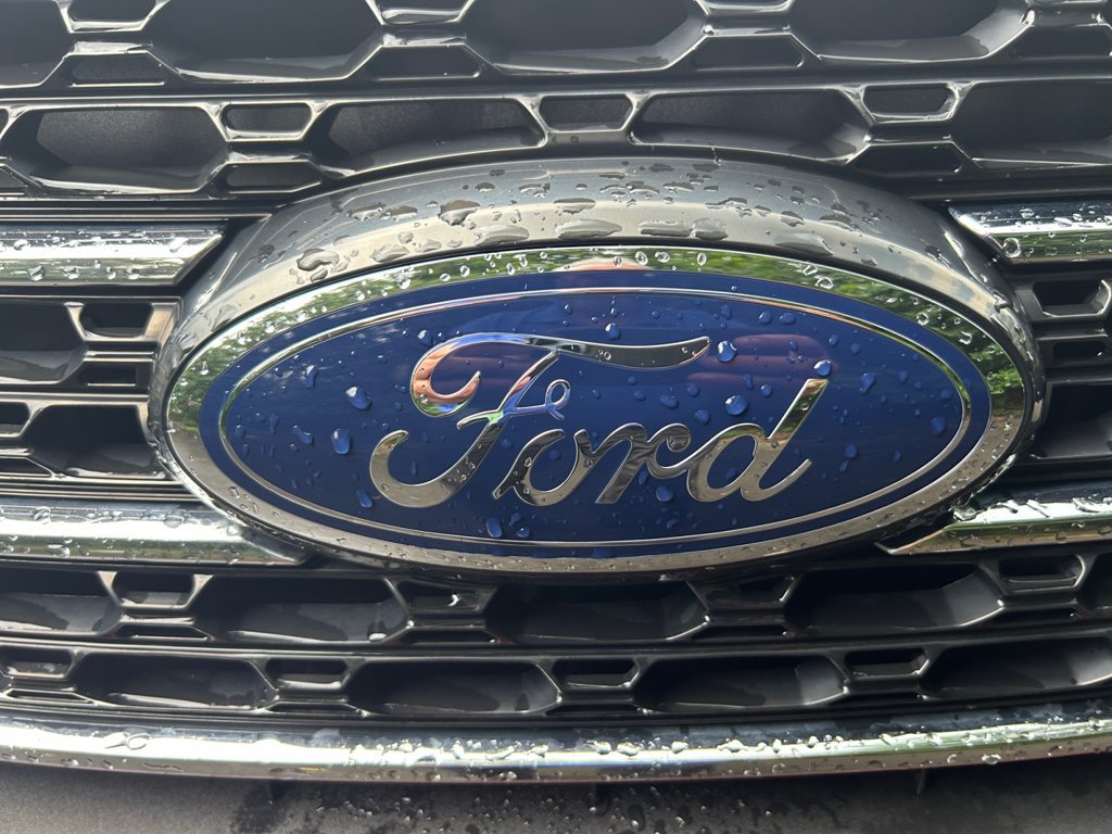 Used 2023 Ford Explorer XLT AWD/4WD image 31