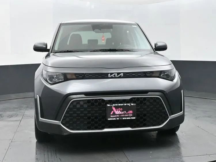 Used 2023 Kia Soul LX w/ LX Technology Package image 3