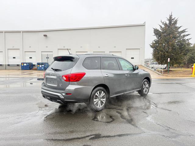 Used 2017 Nissan Pathfinder SL image 4