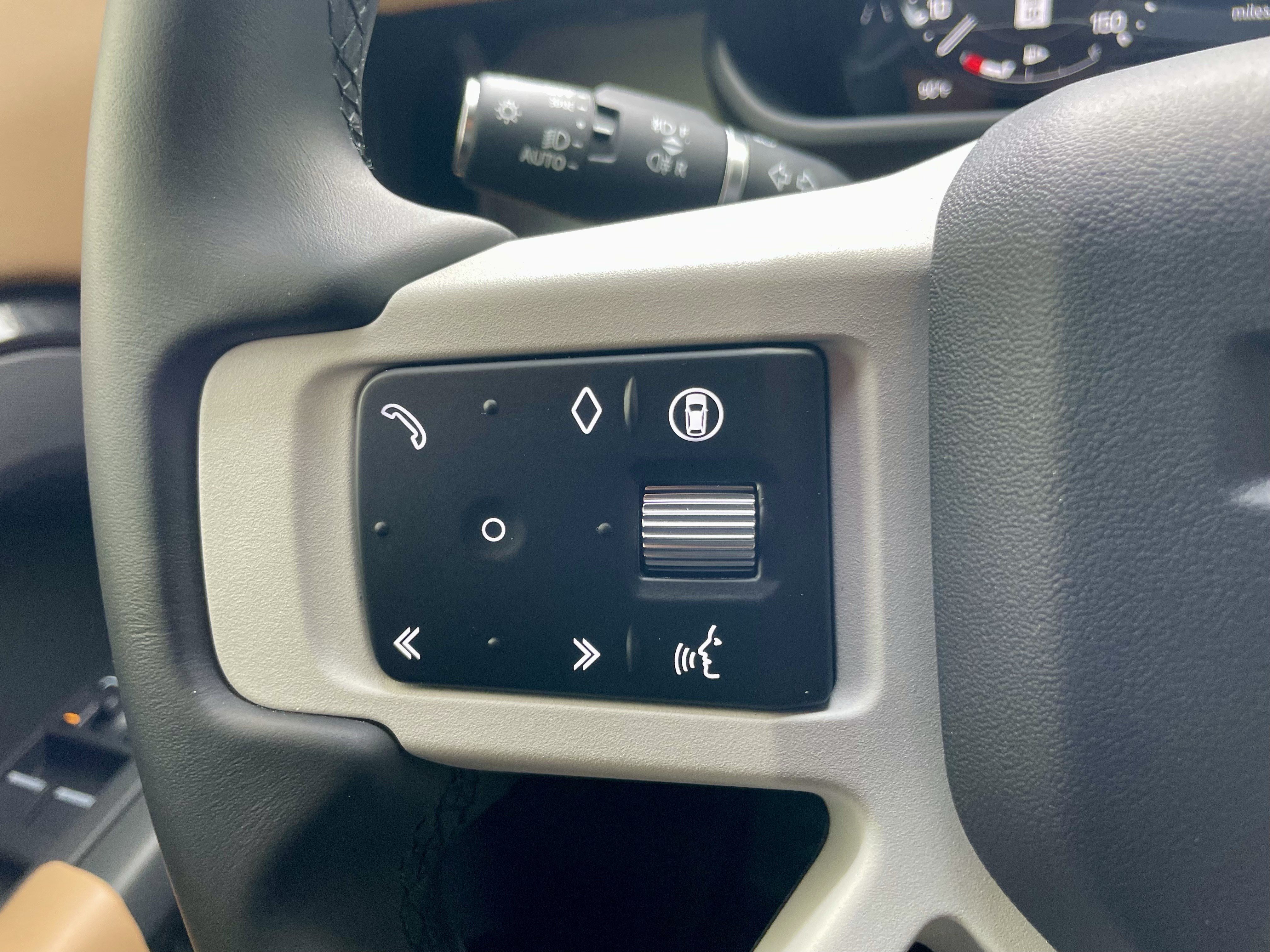Certified 2026 Land Rover Defender 130 X-Dynamic SE AWD/4WD image 23