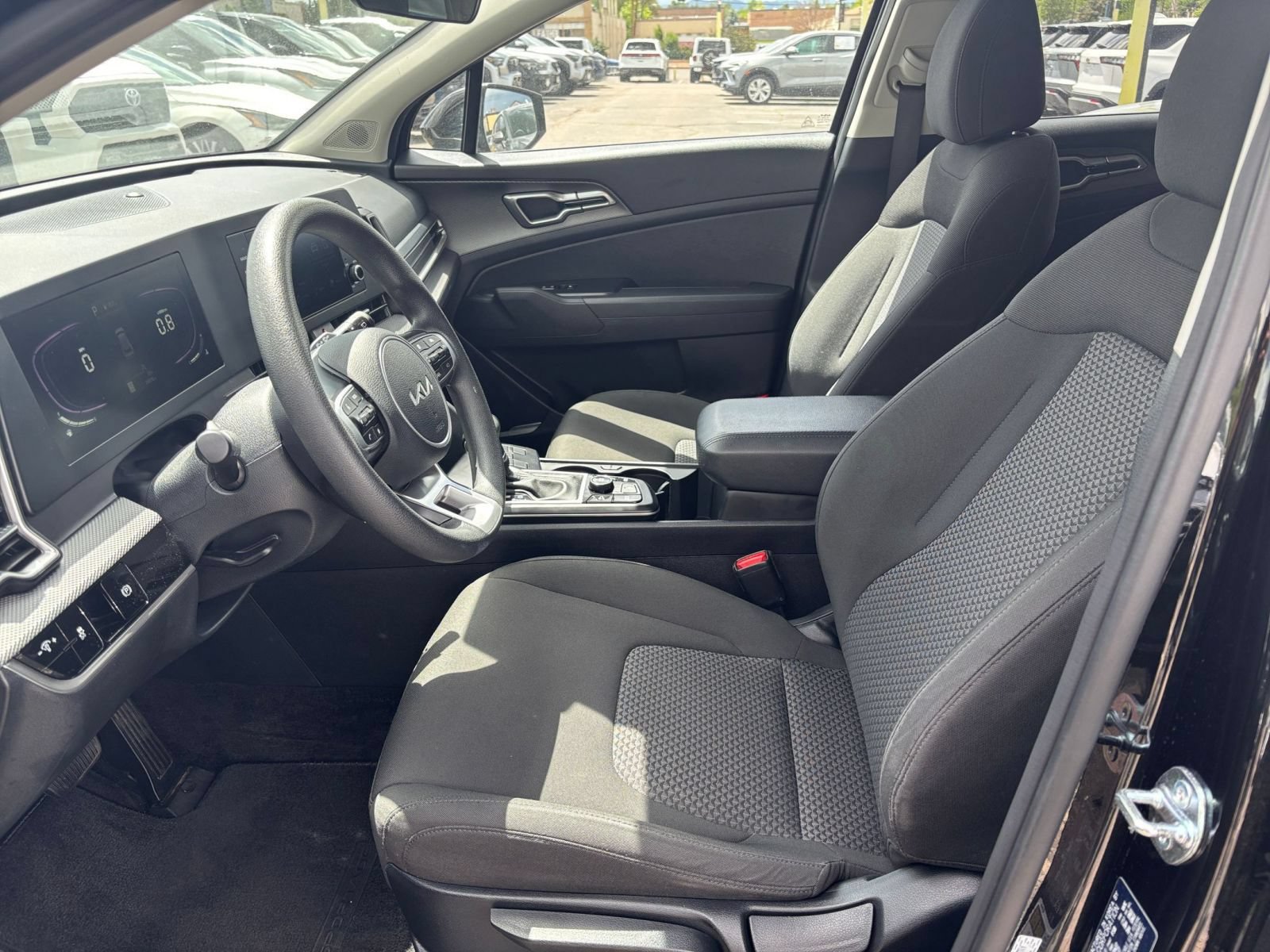 Used 2025 Kia Sportage LX FWD image 24
