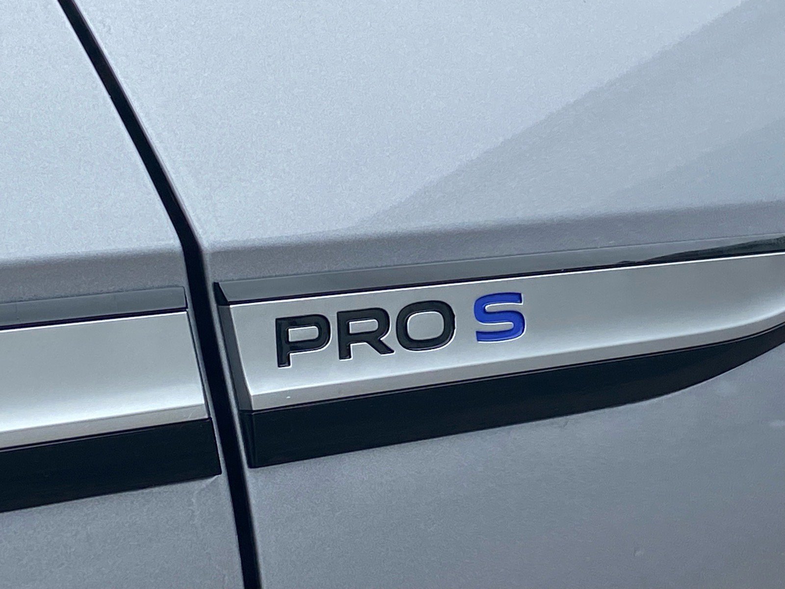 Used 2023 Volkswagen ID.4 Pro S RWD image 4