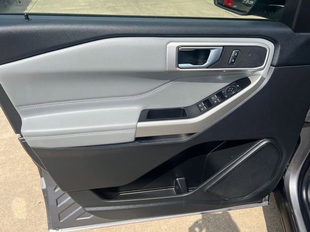 Used 2022 Ford Explorer XLT w/ Equipment Group 202A image 9