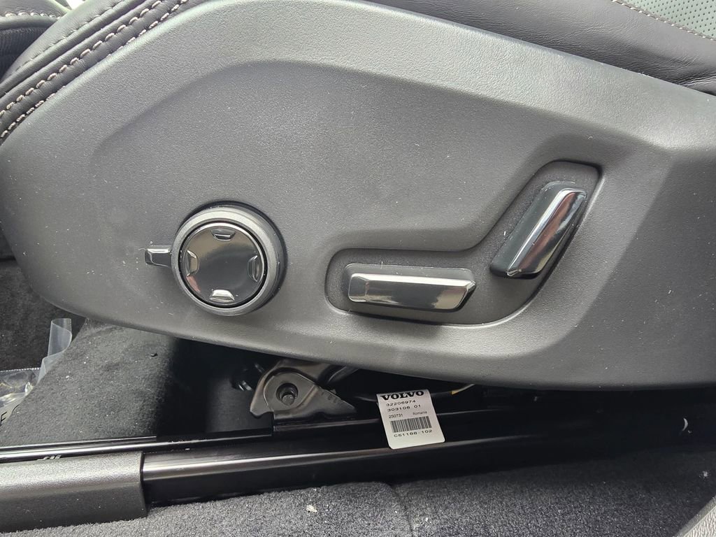 New 2026 Volvo XC90 T8 Ultra w/ Protection Package image 26