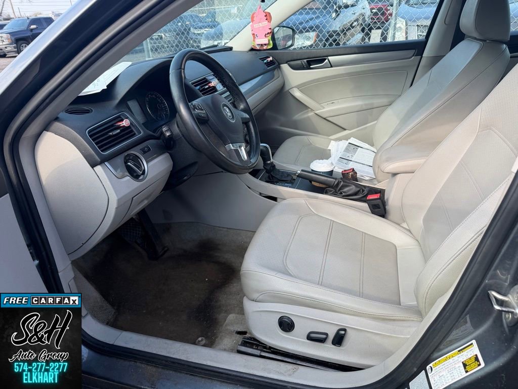 Used 2015 Volkswagen Passat 1.8T Limited Edition image 3