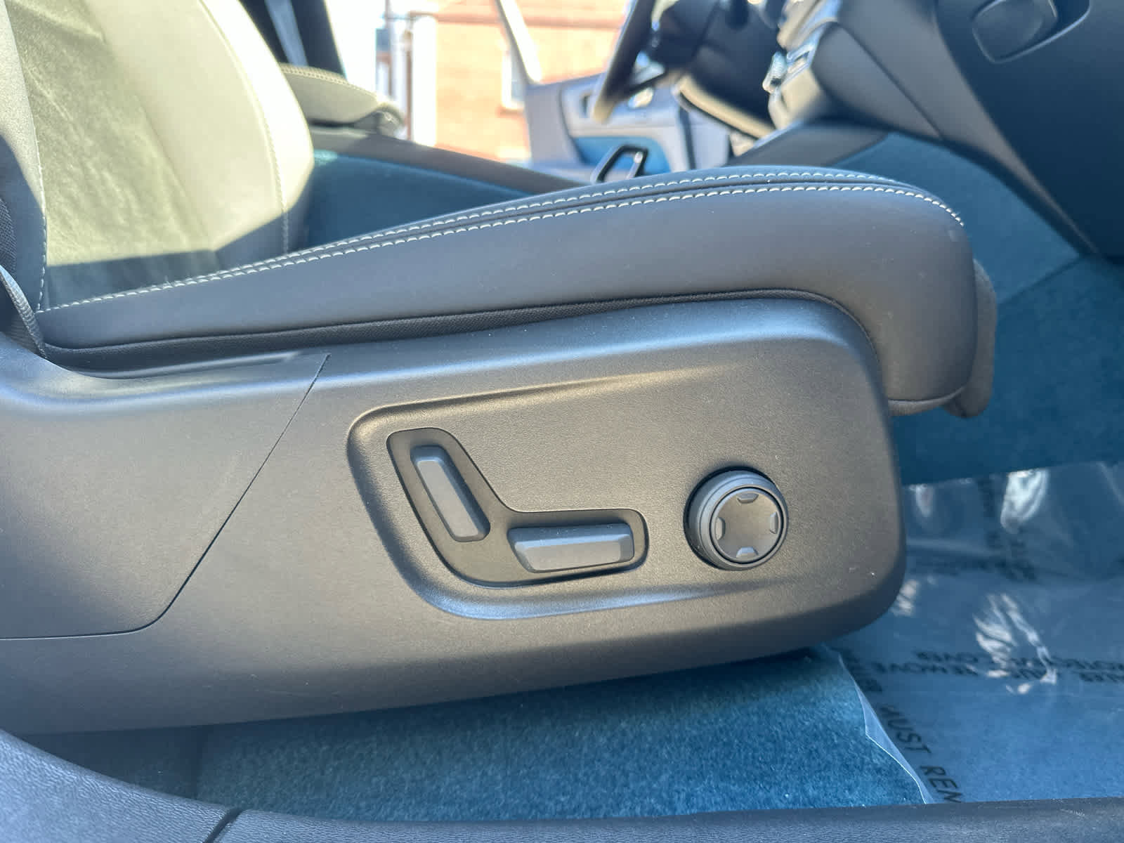 Used 2023 Volvo C40 P8 Recharge Plus image 38