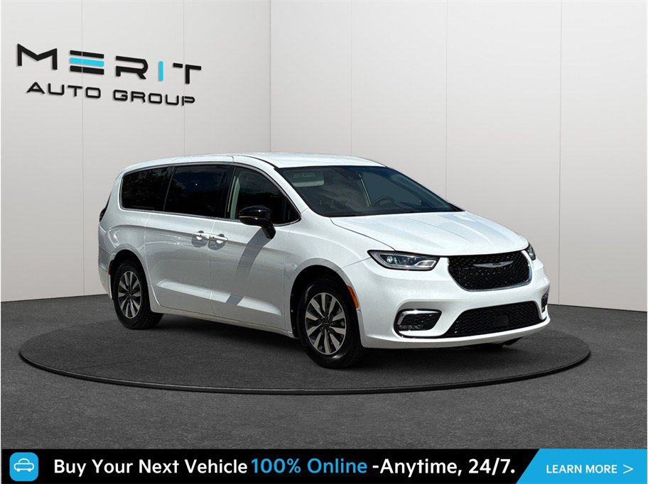 Used 2024 Chrysler Pacifica Limited