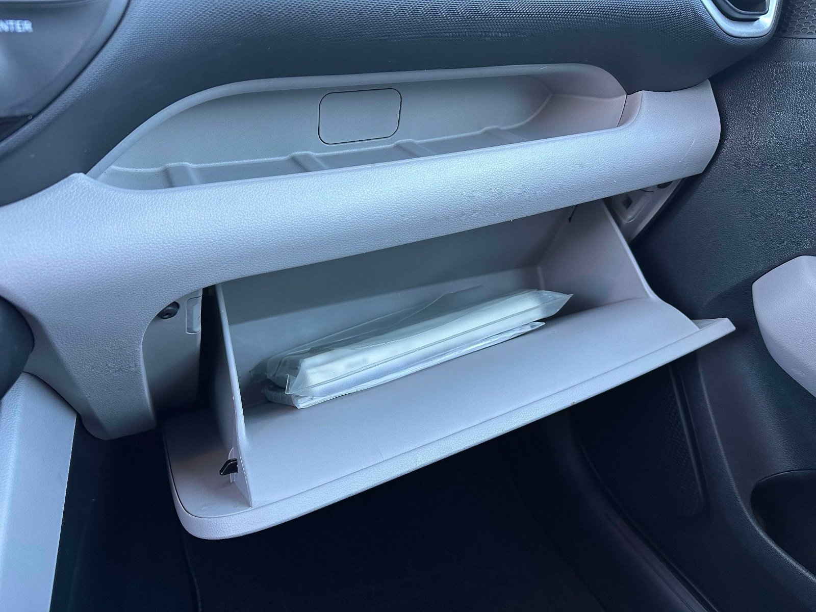 Used 2022 Hyundai Venue SEL w/ Cargo Package image 34