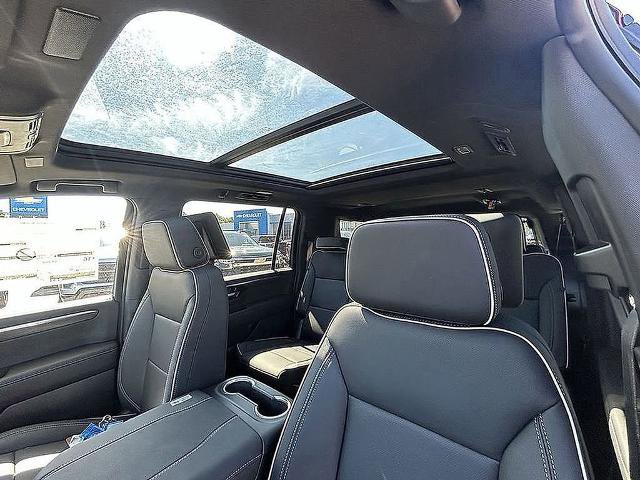 New 2025 Chevrolet Suburban Premier image 31
