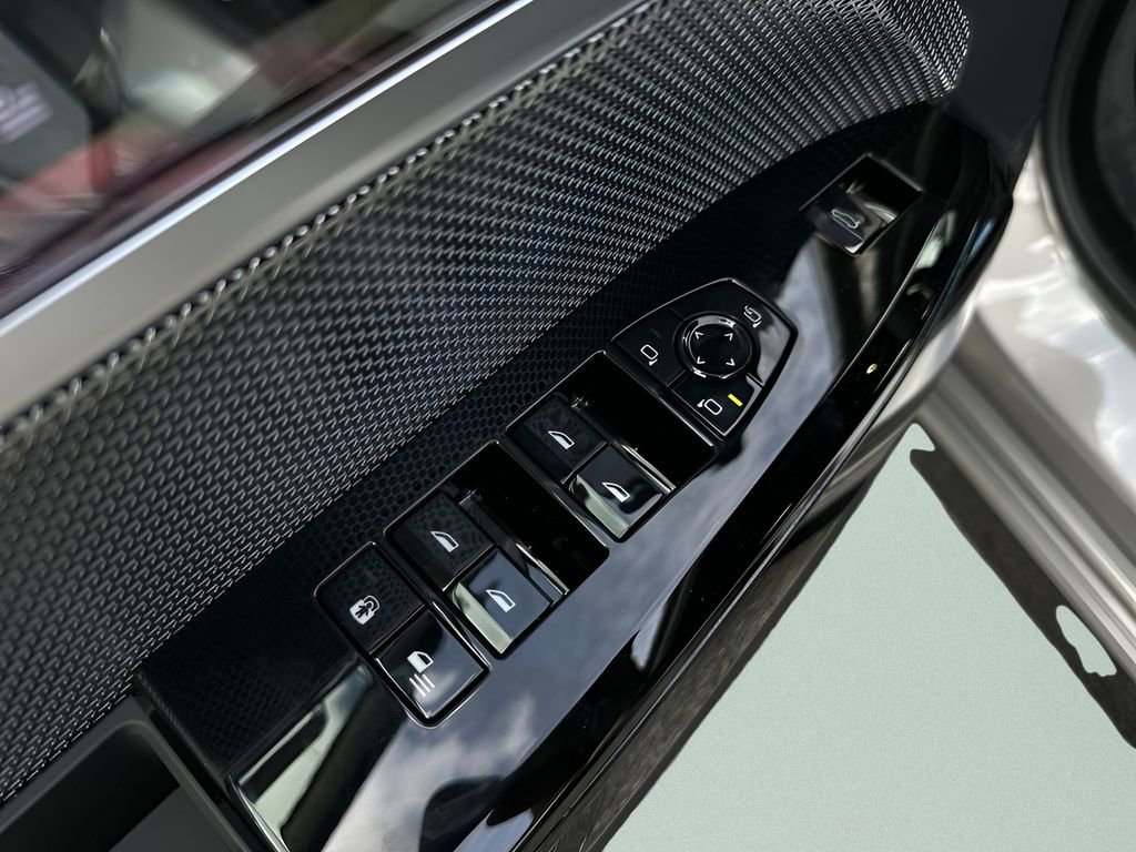 New 2026 BMW 740i w/ Premium Package image 17