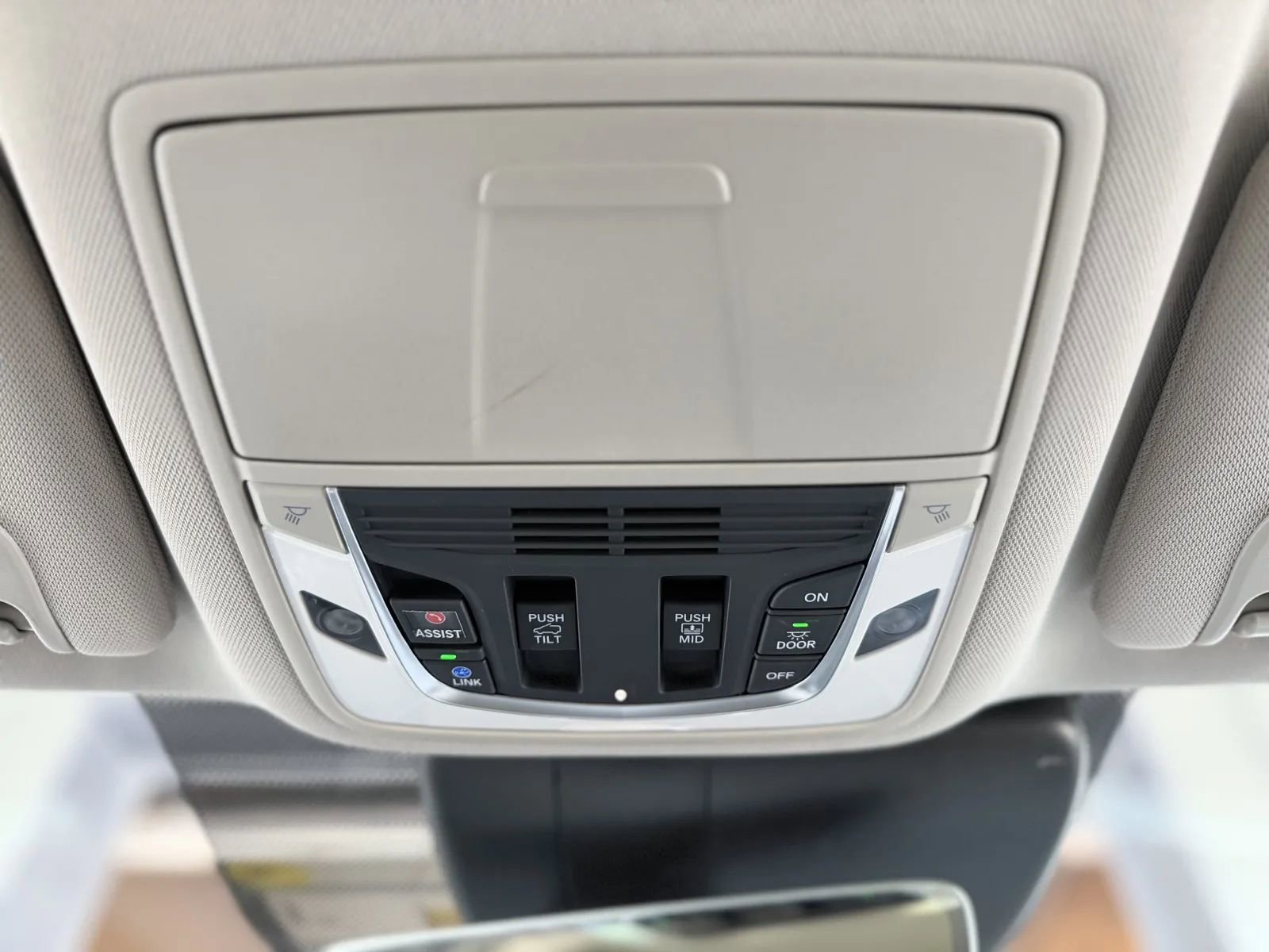 Used 2025 Acura RDX SH-AWD w/ Technology Package image 37