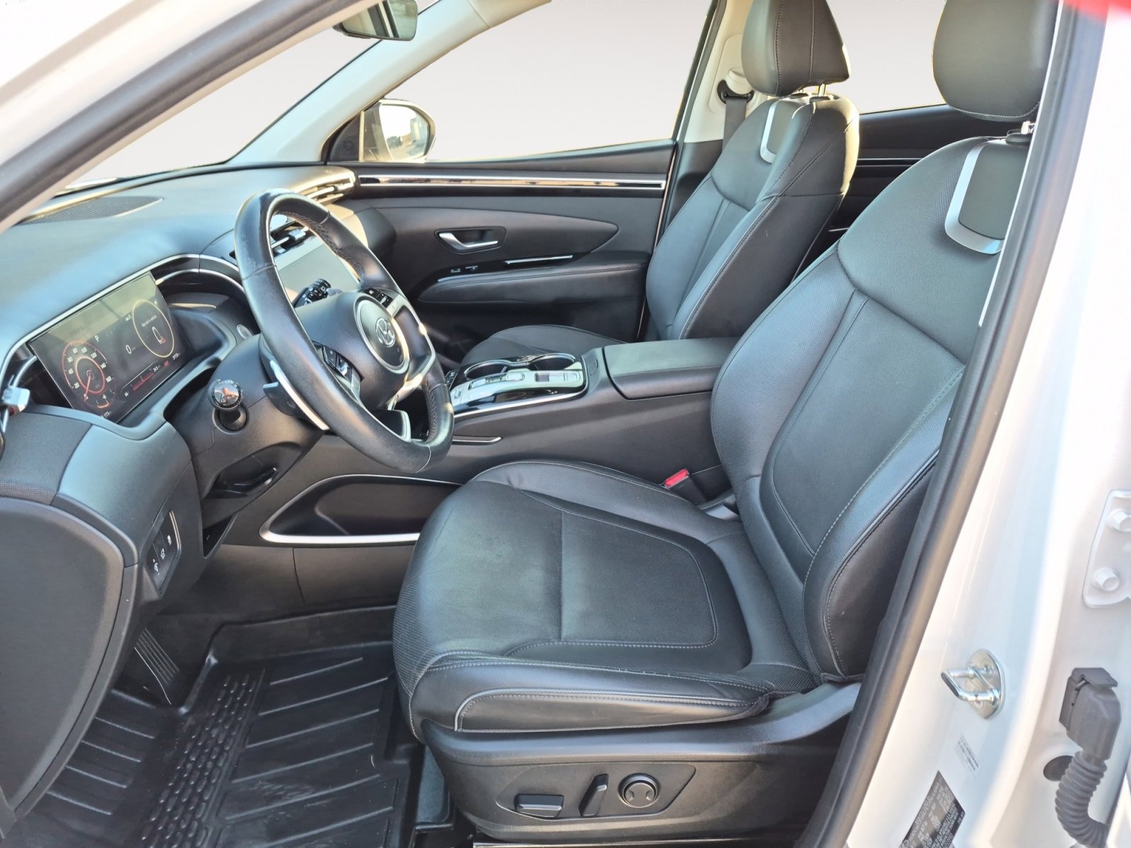 Used 2023 Hyundai Tucson Limited w/ Winter Package image 22