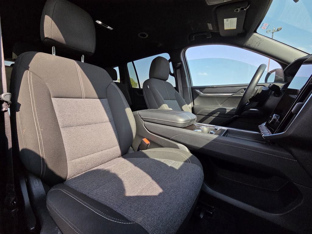 Used 2025 GMC Acadia Elevation image 31