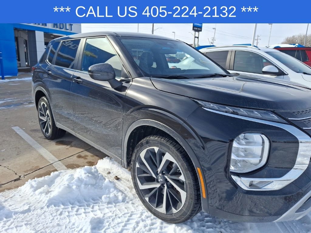 Used 2024 Mitsubishi Outlander SE Black Edition image 11