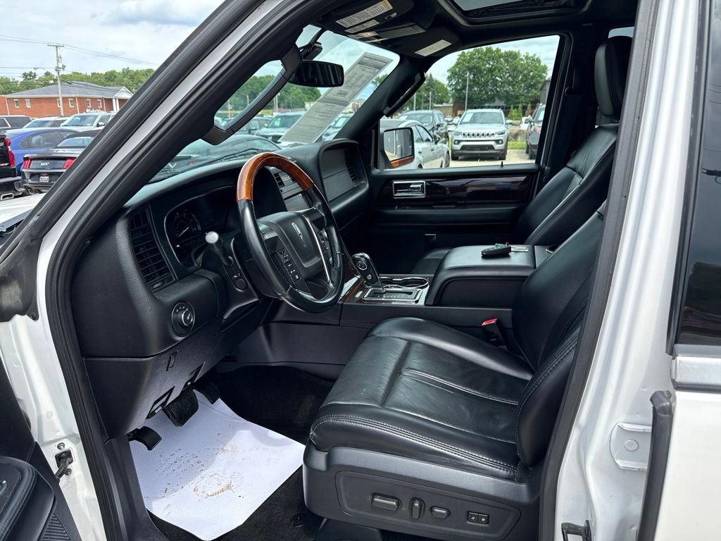 Used 2017 Lincoln Navigator Select AWD/4WD image 28