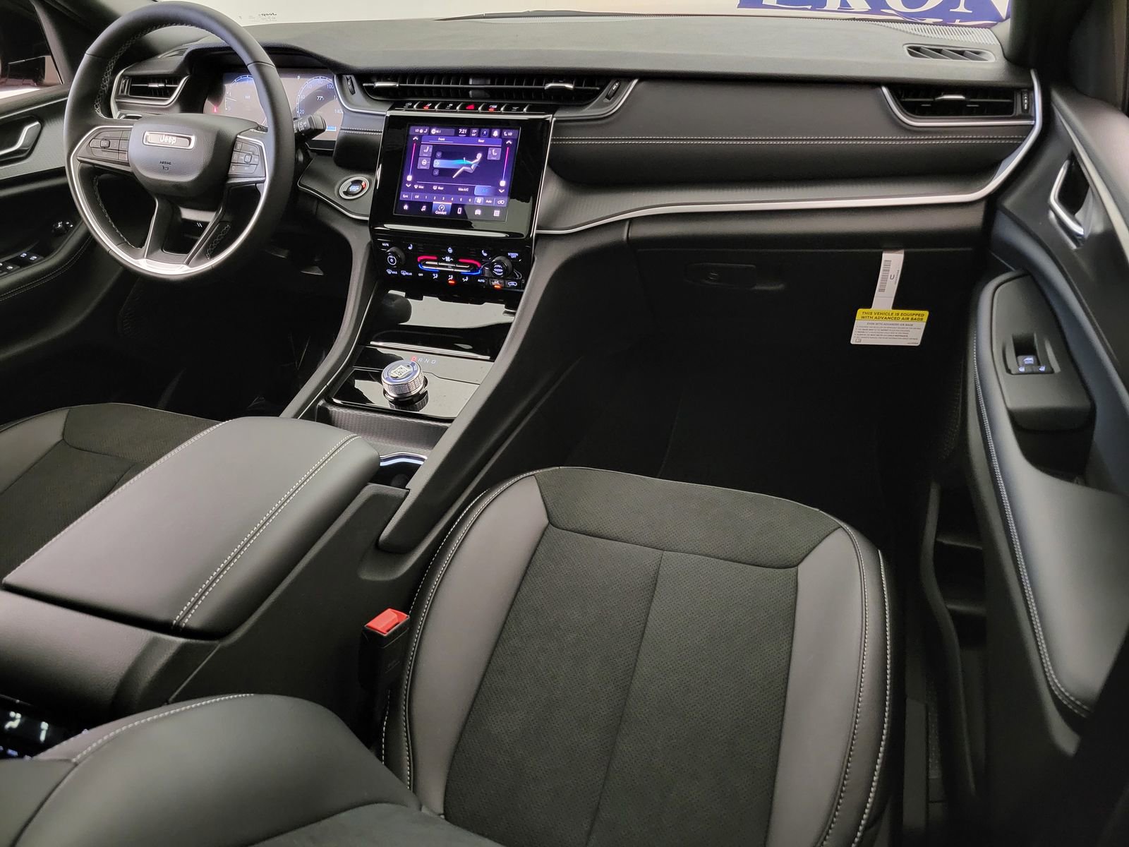 New 2025 Jeep Grand Cherokee L Altitude w/ Trailer Tow Package image 17