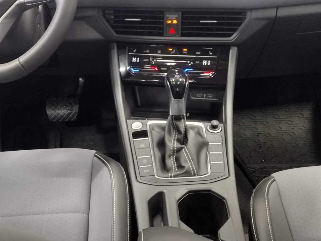 New 2026 Volkswagen Jetta SE FWD image 32