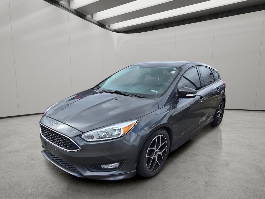 Used 2016 Ford Focus SE w/ SE Sport Package image 2