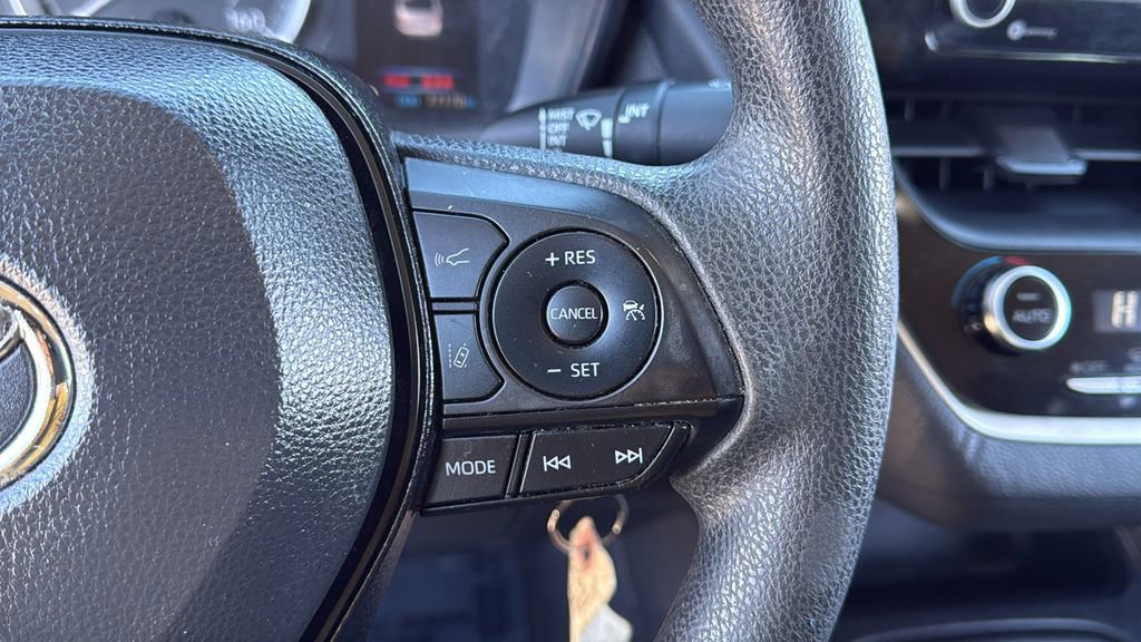 Used 2022 Toyota Corolla LE image 27