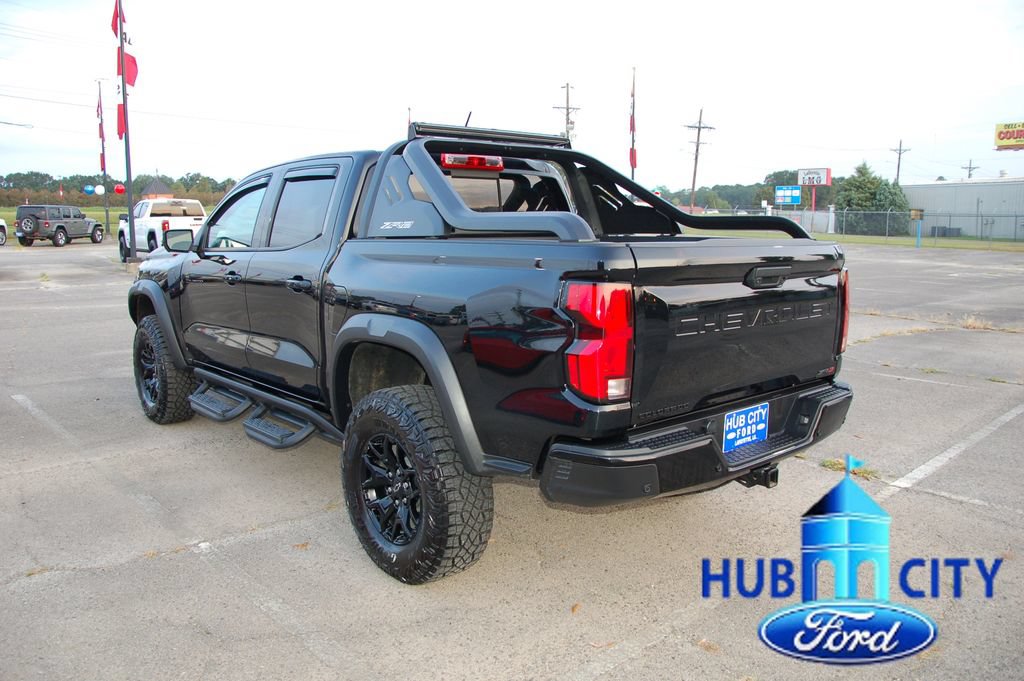 Used 2025 Chevrolet Colorado ZR2 w/ Midnight Edition AWD/4WD image 3