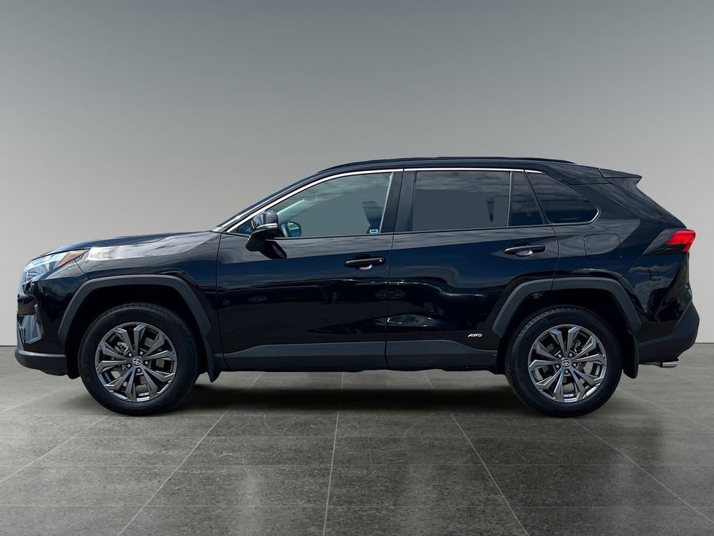 Used 2022 Toyota RAV4 XLE Premium image 4