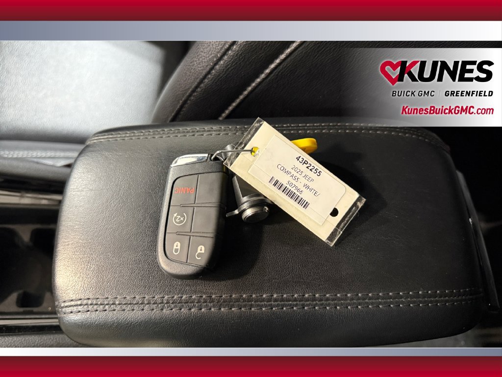 Used 2025 Jeep Compass Limited AWD/4WD image 39