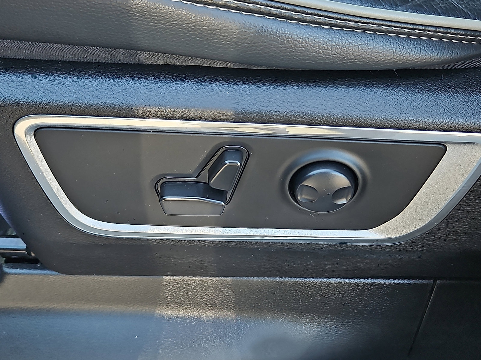 Used 2022 RAM 1500 Laramie AWD/4WD image 25