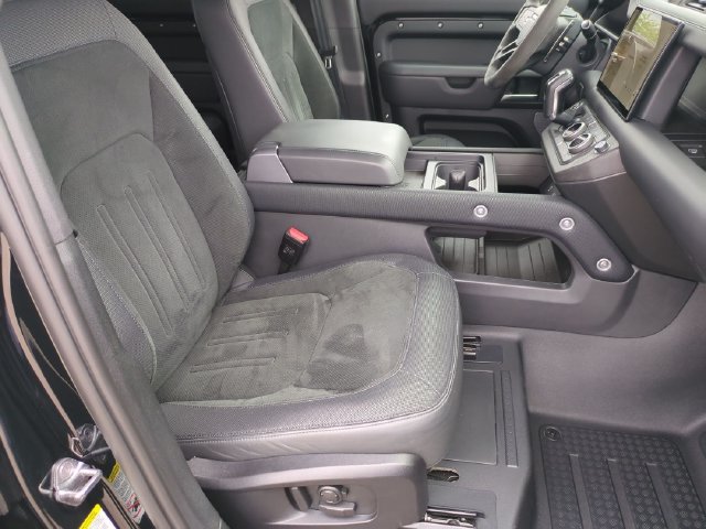 Certified 2024 Land Rover Defender 110 V8 AWD/4WD image 18