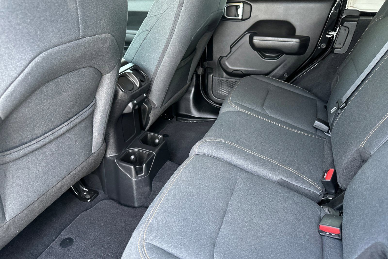 Used 2025 Jeep Wrangler Unlimited Sport AWD/4WD image 12