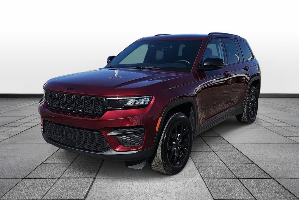 Used 2025 Jeep Grand Cherokee Altitude AWD/4WD image 1