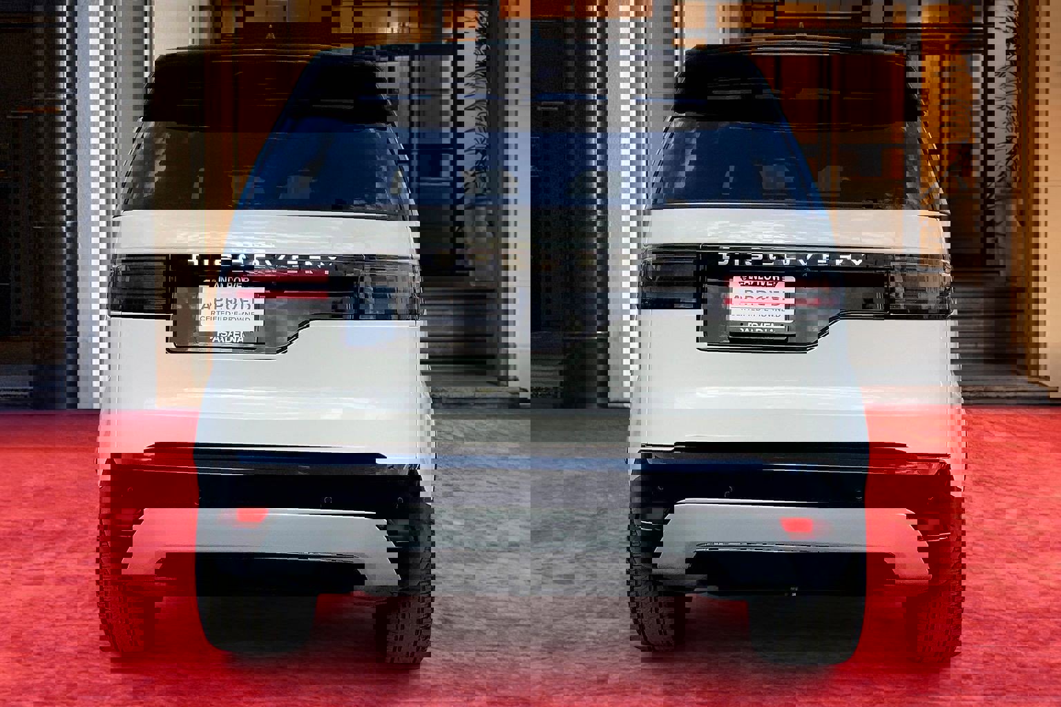 Used 2024 Land Rover Discovery Metropolitan Edition image 4