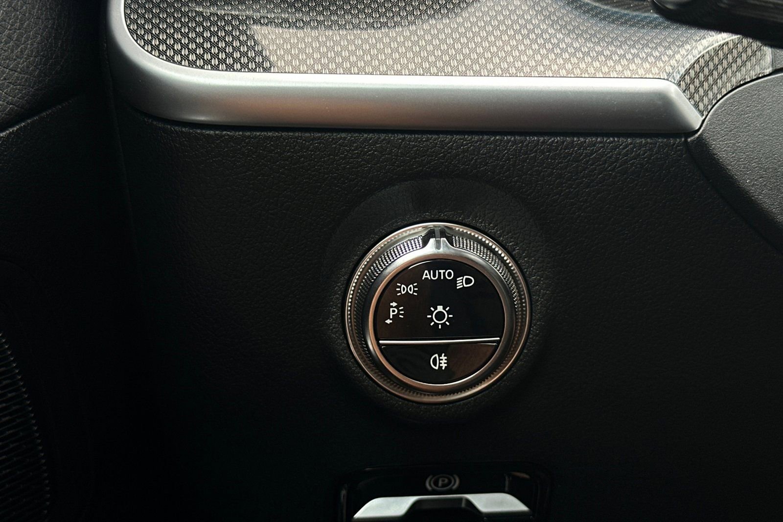 New 2025 Mercedes-Benz C 300 4MATIC Sedan image 27