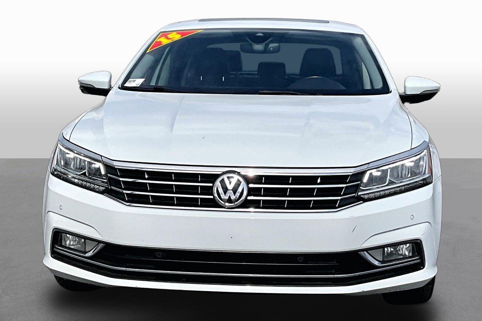 Used 2018 Volkswagen Passat 2.0T SEL Premium FWD image 3