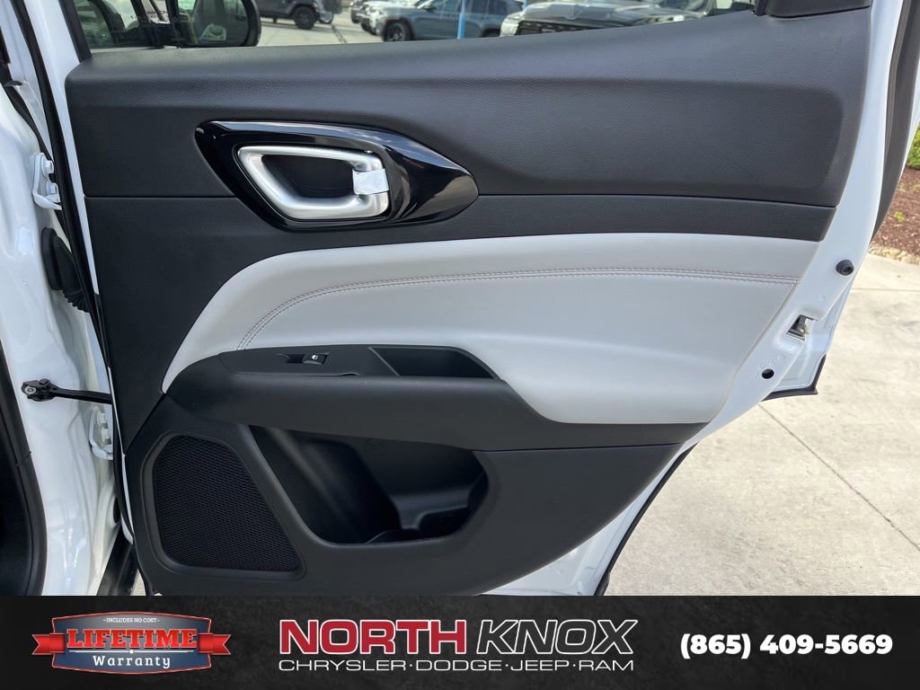 Used 2025 Jeep Compass Limited image 22